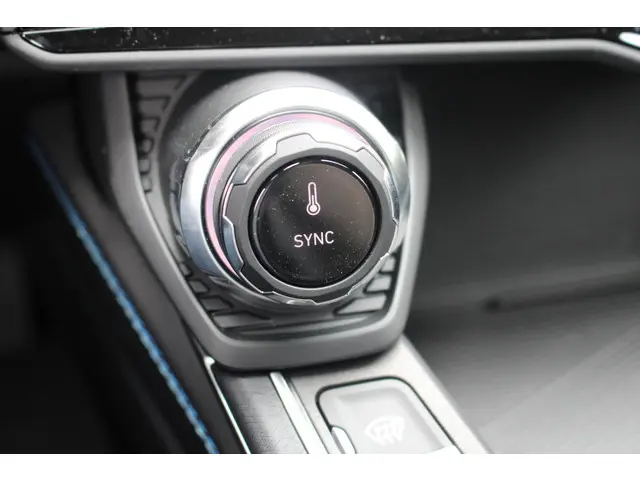 Lynk & Co 01 1.5 2025 Hybride Benzine 34