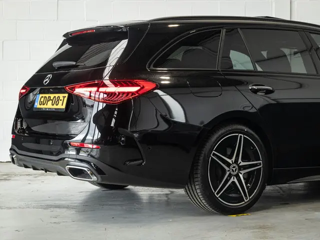 Mercedes-Benz C-Klasse Estate 180 AMG Line 2024 Benzine 16