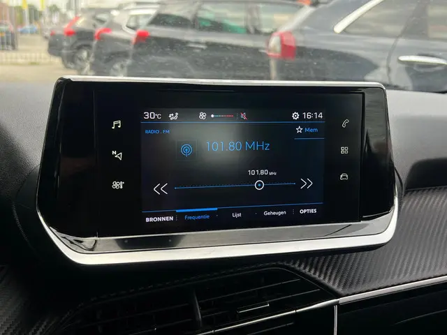 Peugeot 208 1.2 PureTech Allure Pack 2021 Benzine 12