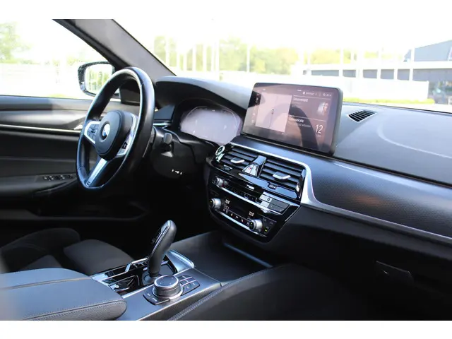 BMW 5 Serie Touring 520i 2022 Benzine 20