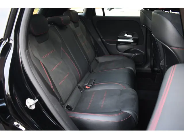 Mercedes-Benz GLA 250 e AMG 2021 Hybride Benzine 24