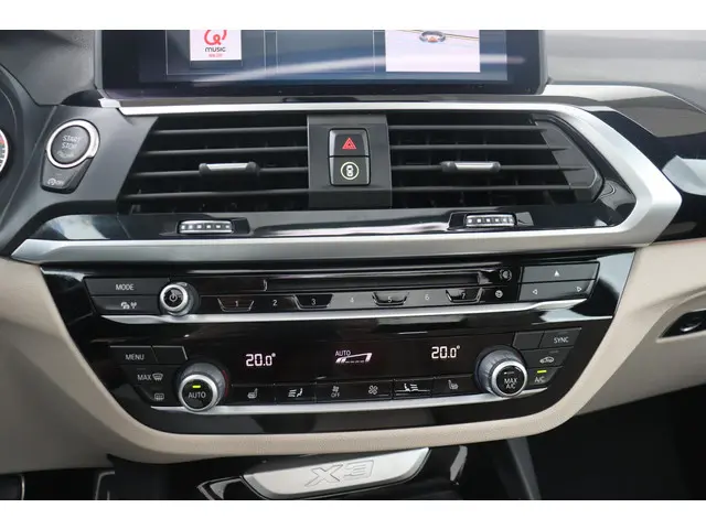 BMW X3 xDrive20i High Executive 2018 Benzine 25
