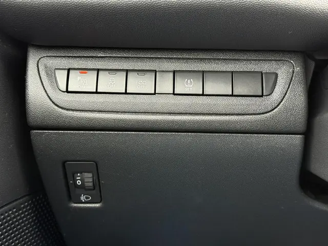 Peugeot 208 1.2 PureTech Allure 2015 Benzine 24