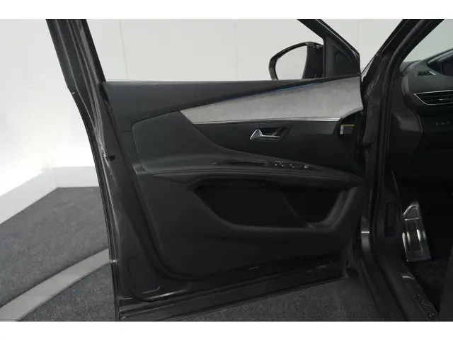 Peugeot 3008 HYbrid4 300 GT 2023 Hybride Benzine 78