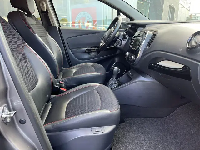 Renault Captur 1.2 TCe Helly Hansen 2015 Benzine 30