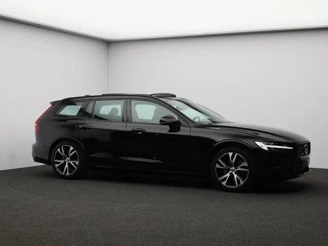 Volvo V60 2.0 B3 R-Design 2021 Benzine 32