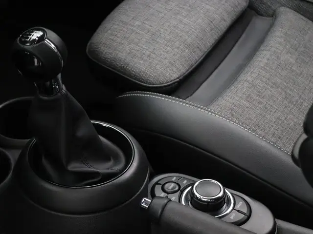 MINI 3-Deurs One 2021 Benzine 10