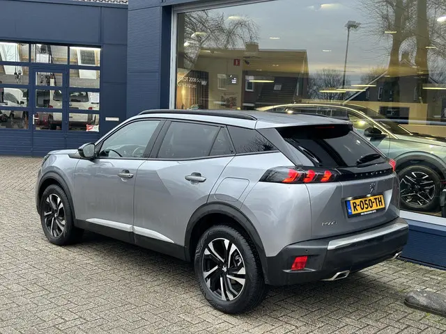 Peugeot 2008 1.2 Turbo 130 PK Allure Pack 2022 Benzine 4