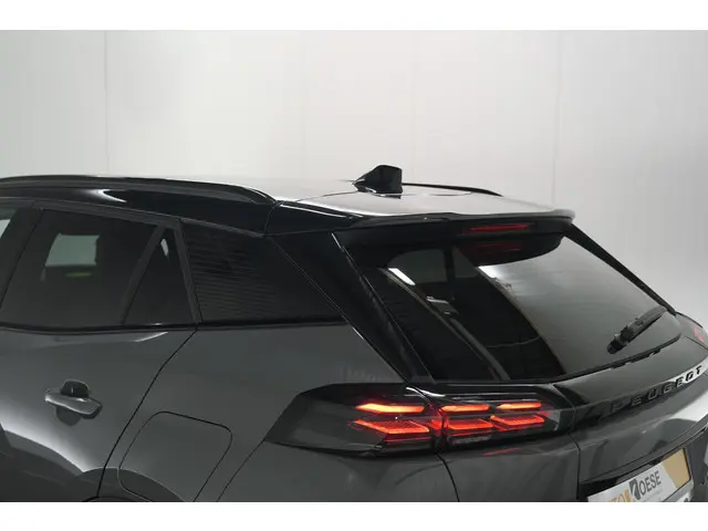 Peugeot 2008 PureTech 130 EAT8 GT 2024 Benzine 21