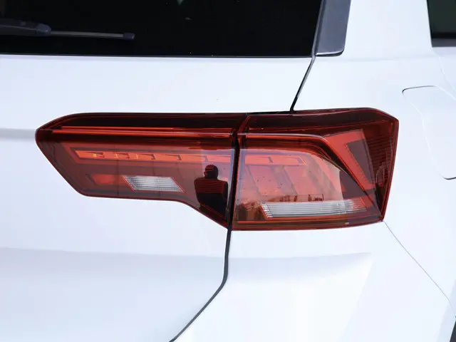 Volkswagen T-Roc 1.0 TSI R-Line Business 2023 Benzine 27