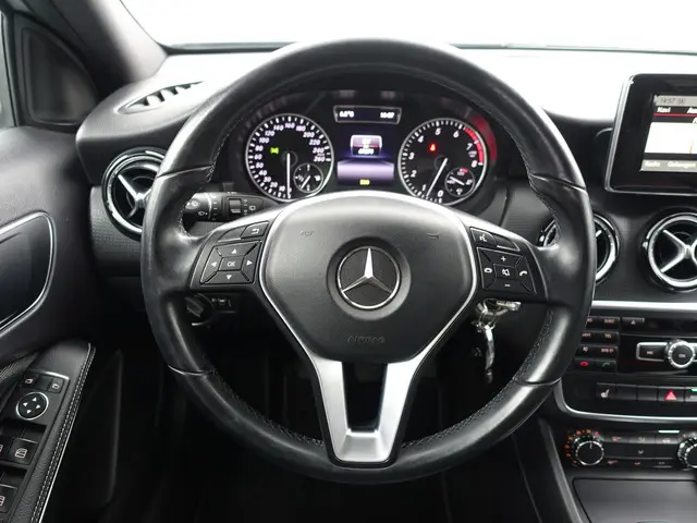 Mercedes-Benz A-Klasse 180 Prestige AMG- 2013 Benzine 14
