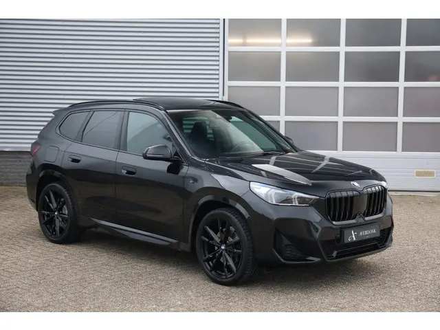 BMW X1 sDrive20i 170pk M-Sport Black Ed. 2023 Benzine 6
