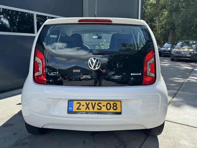 Volkswagen up! 1.0 take up! 60pk BlueMotion 2014 Benzine 23
