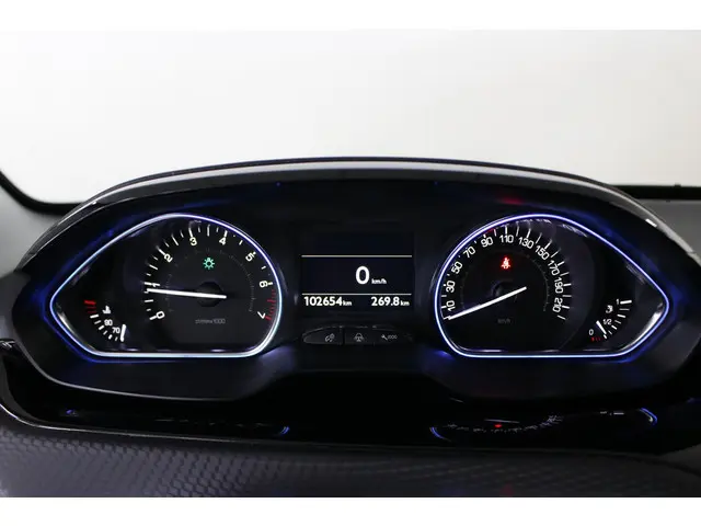 Peugeot 2008 1.2 PureTech Allure 110 PK. 2017 Benzine 16