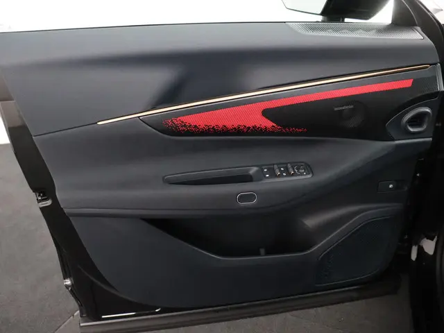 Lynk & Co 08 1.5 More 2025 Hybride Benzine 31