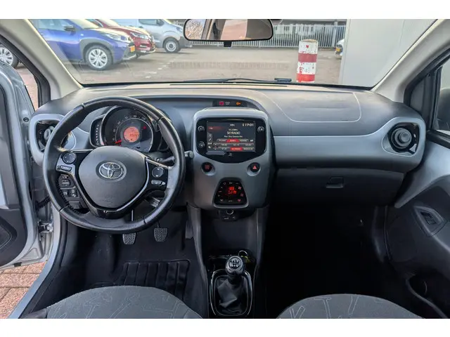 Toyota Aygo 1.0 VVT-i x-clusiv 2019 Benzine 16