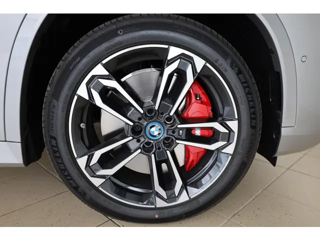 BMW iX1 eDrive20 2025 Elektrisch 6