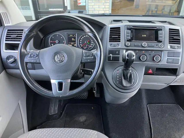 Volkswagen Transporter 2.0 TDI L2H1 DC 2015 Diesel 20