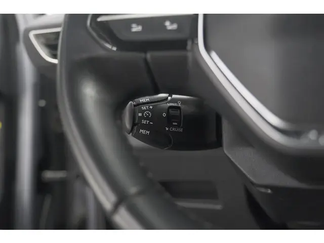 Peugeot 3008 PureTech 130 EAT8 Crossway 2020 Benzine 38