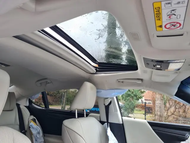 Lexus ES 300h President Line 2023 Hybride Benzine 15