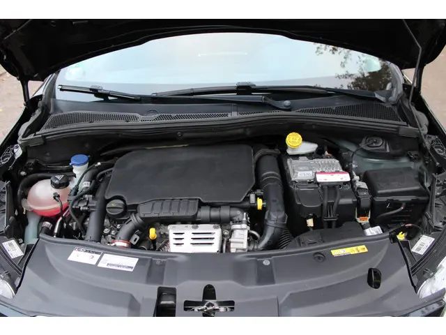 Peugeot 2008 1.2 PureTech Style 2015 Benzine 10