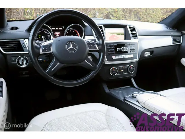 Mercedes-Benz M-Klasse 3