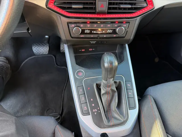 SEAT Arona 1.0 TSI FR Business Connect 2023 Benzine 15