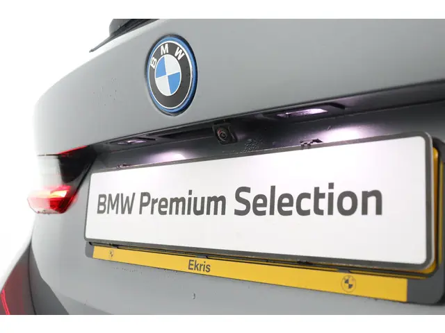 BMW 3 Serie Touring 330e 2025 Hybride Benzine 37