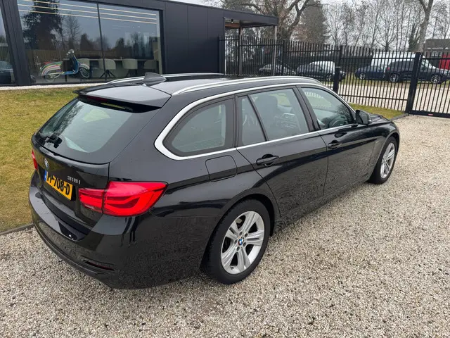 BMW 3 Serie Touring 318i Executive 2017 Benzine 8