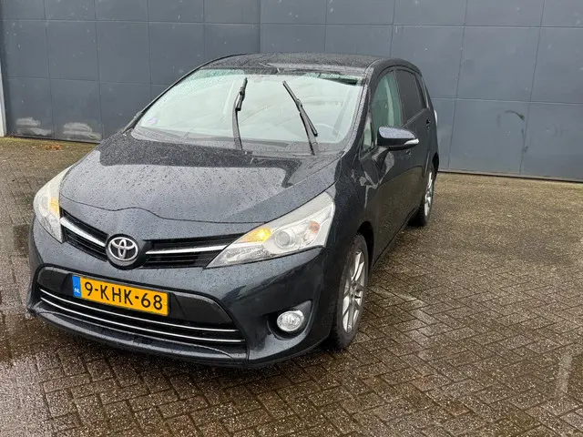 Toyota Verso 2
