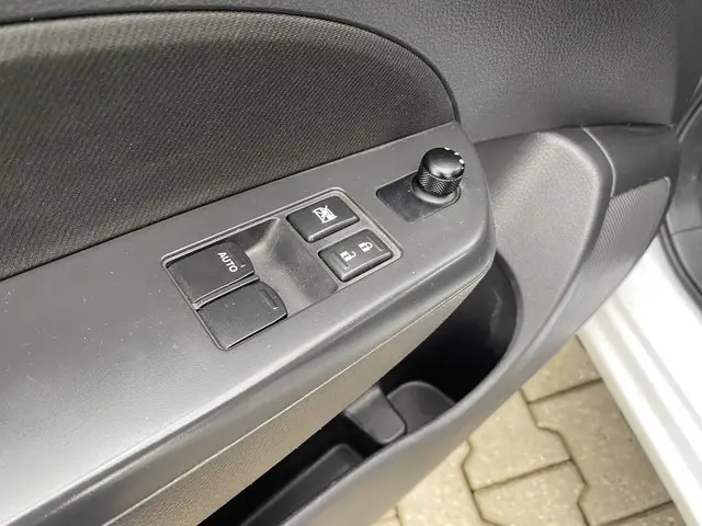 Suzuki Swift 1.2 Bandit EASSS 2013 Benzine 14