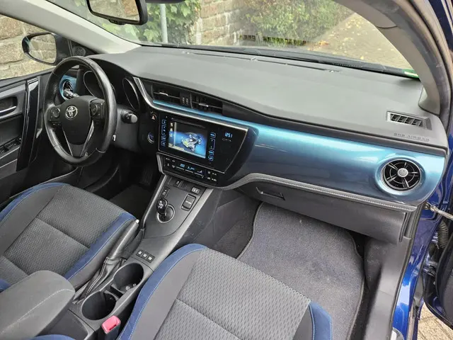 Toyota Auris 1.8 Hybrid Executive 2015 Hybride Benzine 34