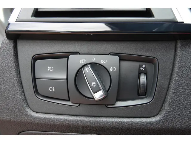 BMW 3 Serie Touring 320i 2017 Benzine 22