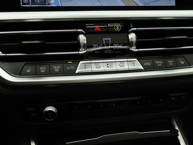 BMW 3 Serie 320i Touring 2020 Benzine 27