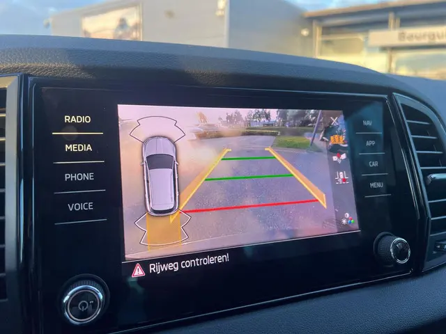 Škoda Karoq 1.5 TSI ACT Business Edition 2025 Benzine 9