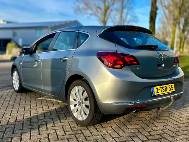 Opel Astra 1.4 Turbo Cosmo * TREKHAAK * 2013 Benzine 11
