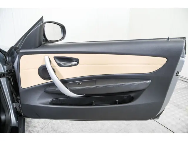 BMW 1 Serie Cabrio 120i High Executive 2012 Benzine 36