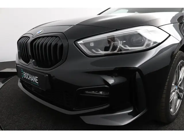 BMW 1 Serie 118i Business Edition 2022 Benzine 52