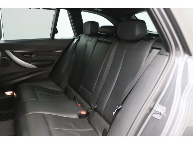 BMW 3 Serie Touring 335i High Executive 2014 Benzine 12