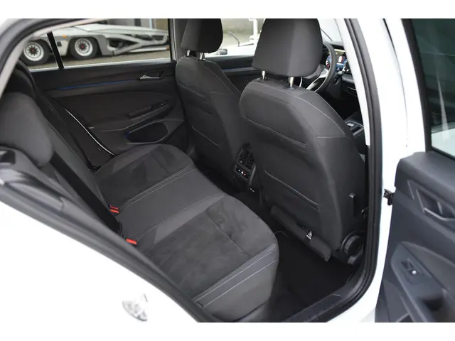 Volkswagen Golf 1.5 eTSI Style 2022 Benzine 21