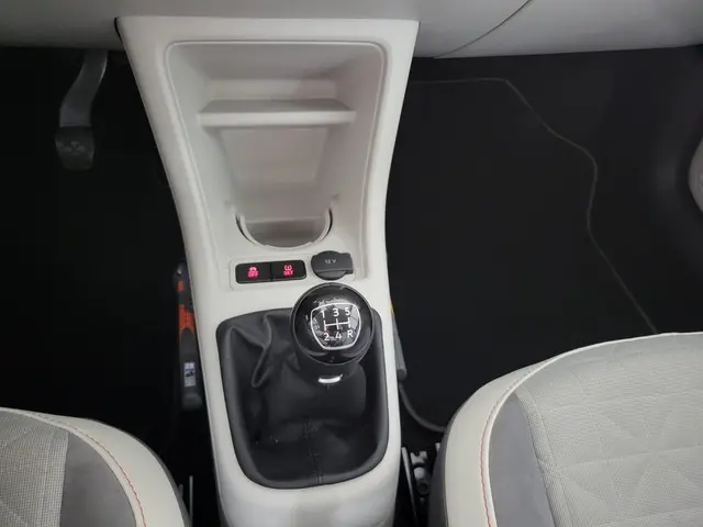 Volkswagen up! 1.0 BMT up! beats audio 2017 Benzine 12