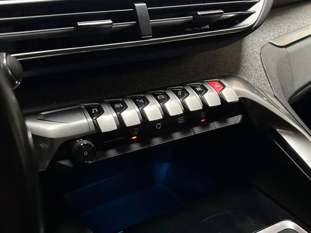 Peugeot 3008 1.2 PureTech Premium Sport 2018 Benzine 8