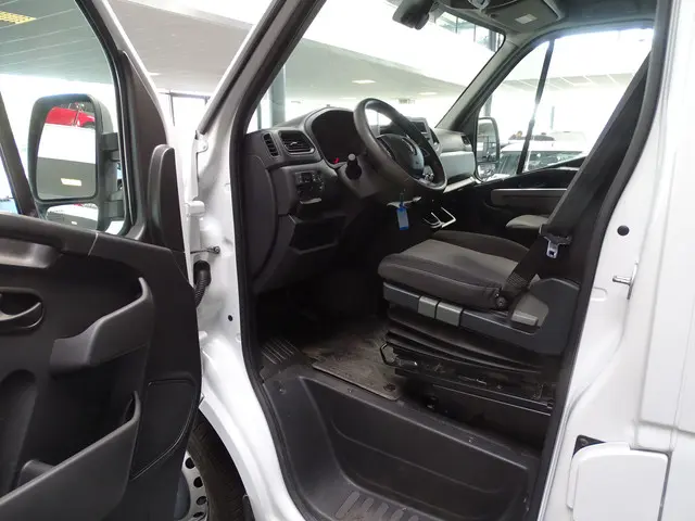 Renault Master T35 2.3 dCi 135 L2H2 2020 Diesel 8