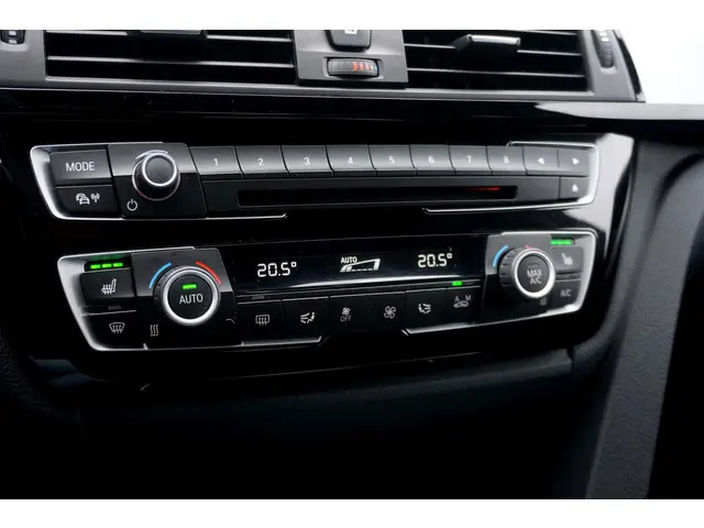 BMW 3 Serie 320i High Exec 2017 Benzine 24