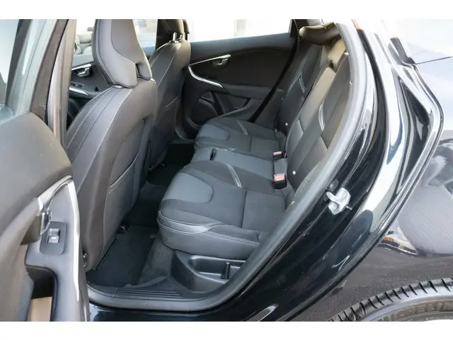 Volvo V40 T4 Momentum | Trekhaak | Xenon 2015 Benzine 19