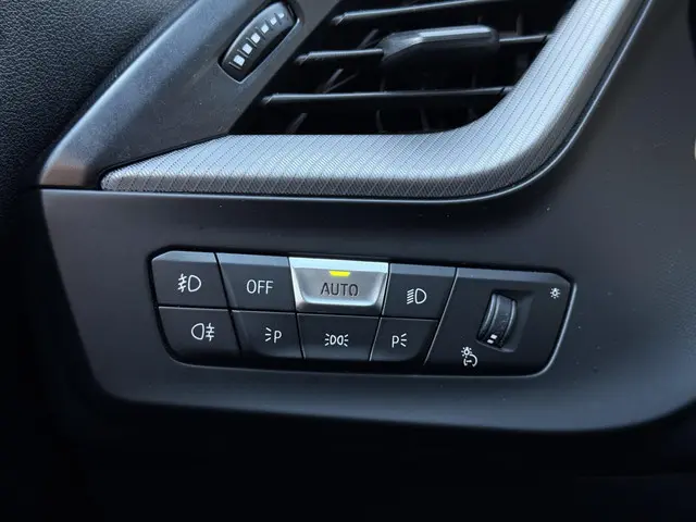 BMW 1 Serie 118i High Executive Edition 2020 Benzine 38