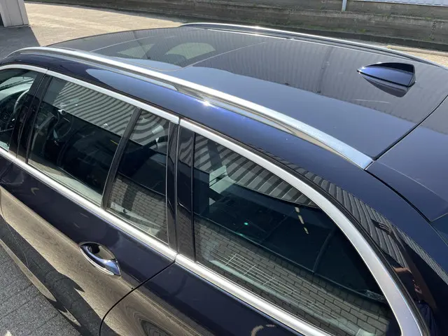 BMW 5 Serie Touring 520i High Executive 2015 Benzine 76