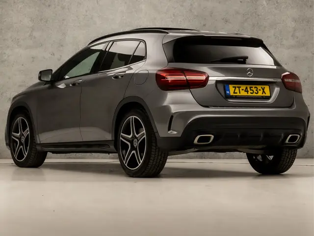 Mercedes-Benz GLA 180 AMG Night Upgrade 2019 Benzine 3