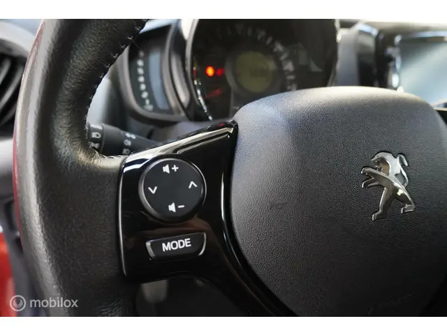 Peugeot 108 1.0 e-VTi Allure 2021 Benzine 12