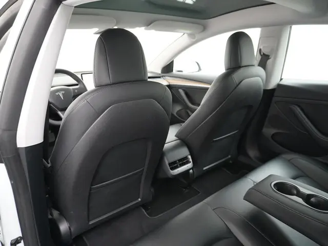 Tesla Model 3 Long Range RWD 75 kWh 2023 Elektrisch 21
